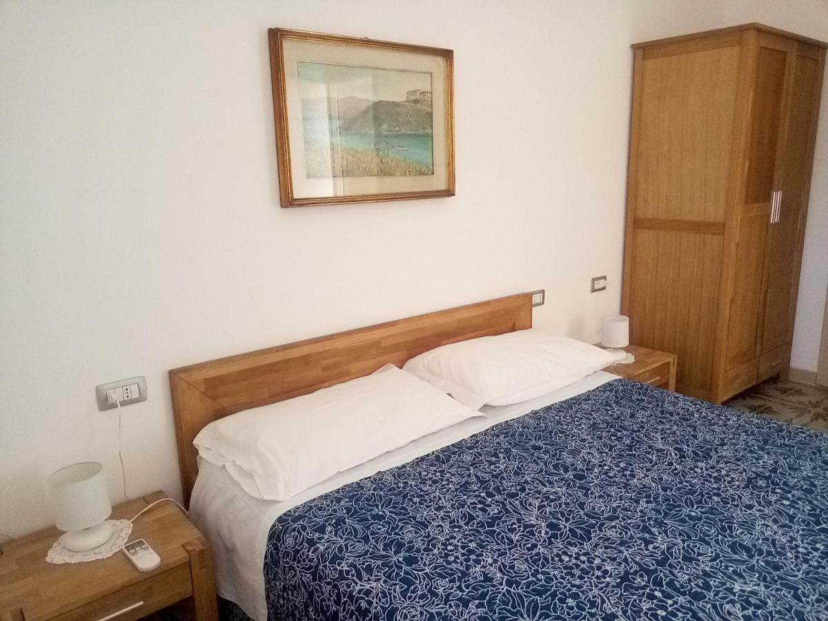 Bed and Breakfast I Tre Scalini Стинтино Экстерьер фото